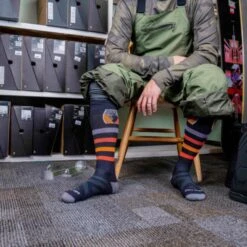 Darn Tough Bear Badge Midweight Men's Ski Socks -Utah Ski Gear Store DarnToughBeerBadgeMidweightMen sSkiSocks8045lifestyle